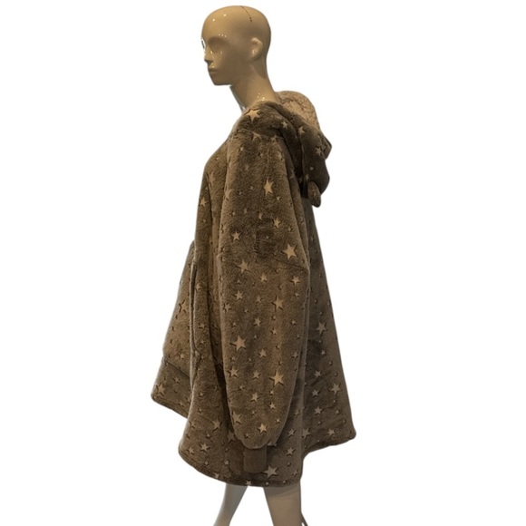 Three Poodle Luminous Grey Star Sherpa & Fleece Blanket Hoodie Size OS - Picture 8 of 14